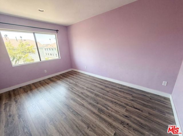 7300 Corbin Avenue M, Reseda, CA 91335