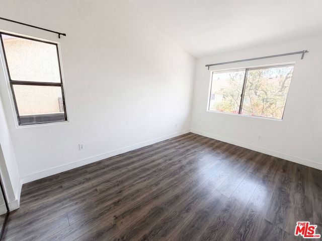 7300 Corbin Avenue M, Reseda, CA 91335