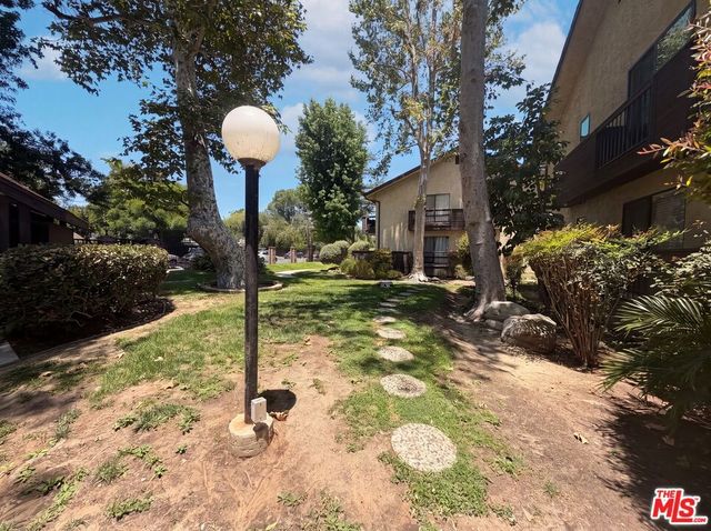 7300 Corbin Avenue M, Reseda, CA 91335