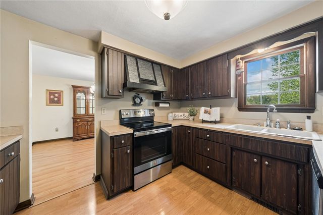952 Murphy Dr, Canton Twp, PA 15301