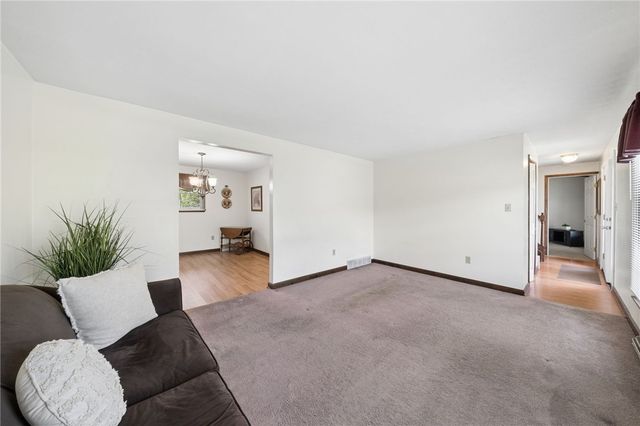 952 Murphy Dr, Canton Twp, PA 15301