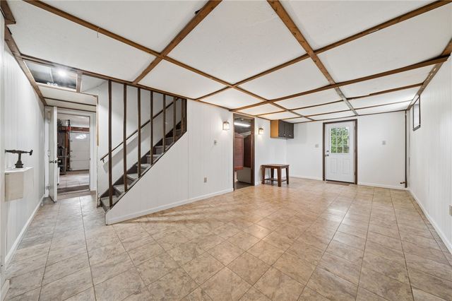 952 Murphy Dr, Canton Twp, PA 15301