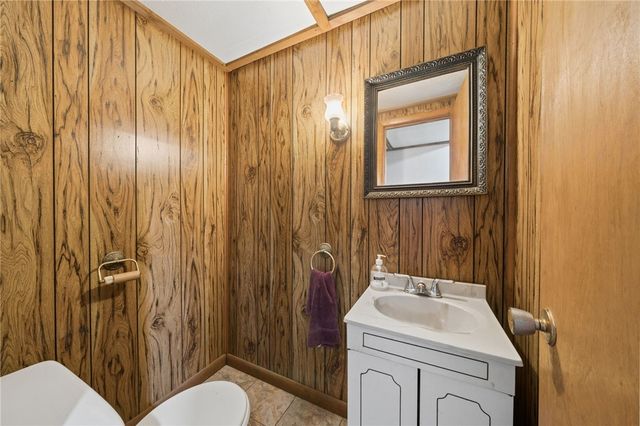 952 Murphy Dr, Canton Twp, PA 15301