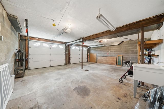 952 Murphy Dr, Canton Twp, PA 15301