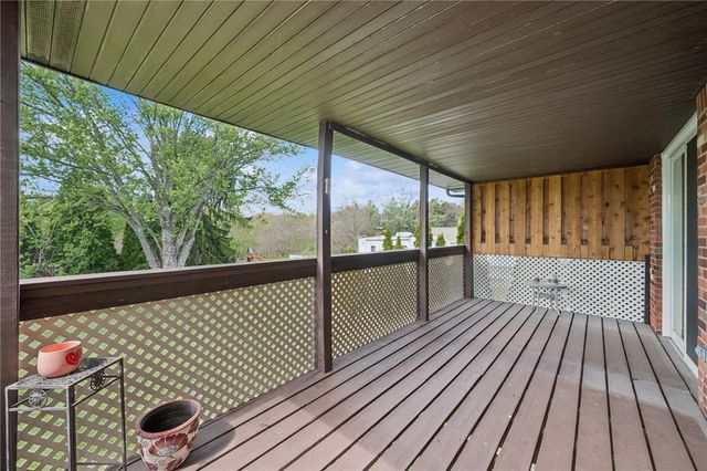 952 Murphy Dr, Canton Twp, PA 15301