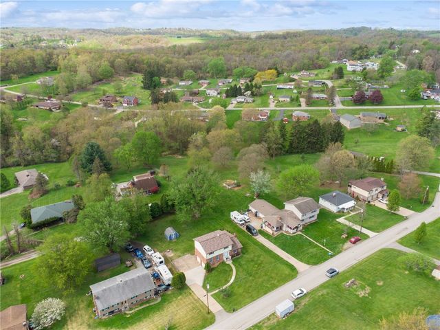 952 Murphy Dr, Canton Twp, PA 15301