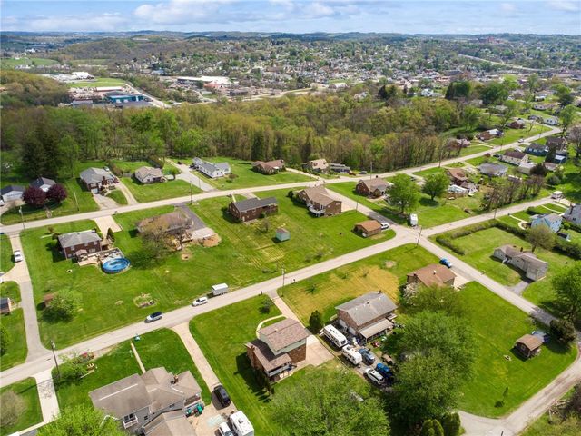 952 Murphy Dr, Canton Twp, PA 15301