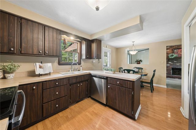 952 Murphy Dr, Canton Twp, PA 15301