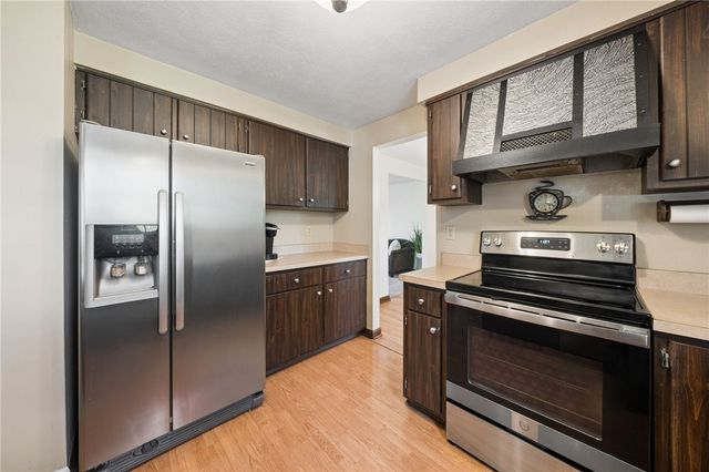 952 Murphy Dr, Canton Twp, PA 15301