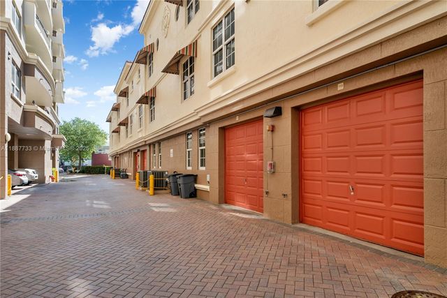 3232 SW 22nd Ter TH 115, Miami, FL 33145