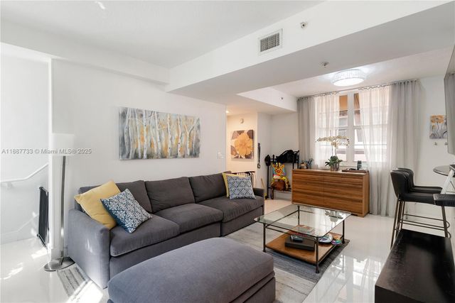 3232 SW 22nd Ter TH 115, Miami, FL 33145