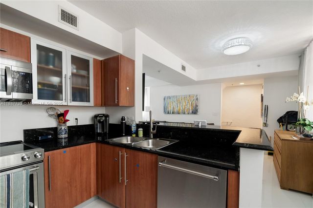 3232 SW 22nd Ter TH 115, Miami, FL 33145