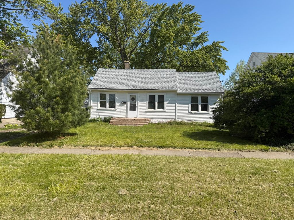 705 Columbia Avenue, St. Joseph City, MI 49085