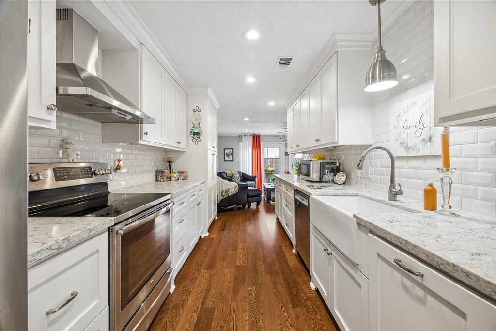 413 N Post Oak Lane 413, Houston, TX 77024
