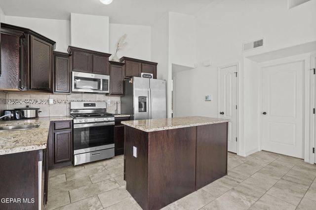 13760 Blackburn Avenue, Horizon City, TX 79928