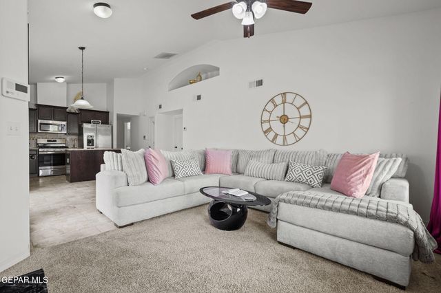 13760 Blackburn Avenue, Horizon City, TX 79928