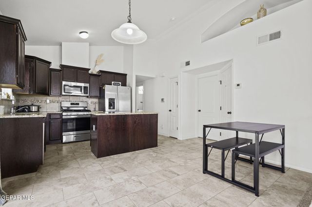13760 Blackburn Avenue, Horizon City, TX 79928