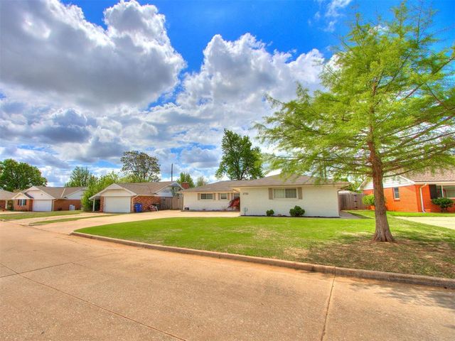 2720 Chaucer Drive, The Village, OK 73120