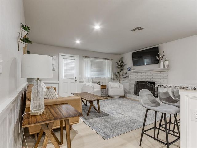 2720 Chaucer Drive, The Village, OK 73120