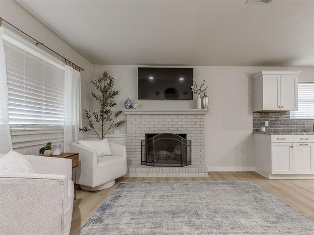 2720 Chaucer Drive, The Village, OK 73120