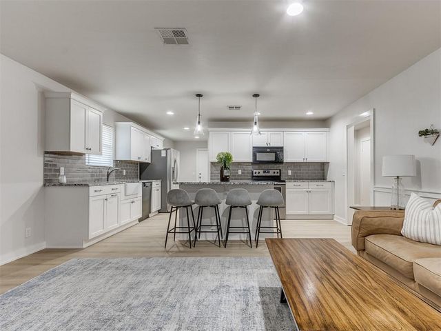 2720 Chaucer Drive, The Village, OK 73120