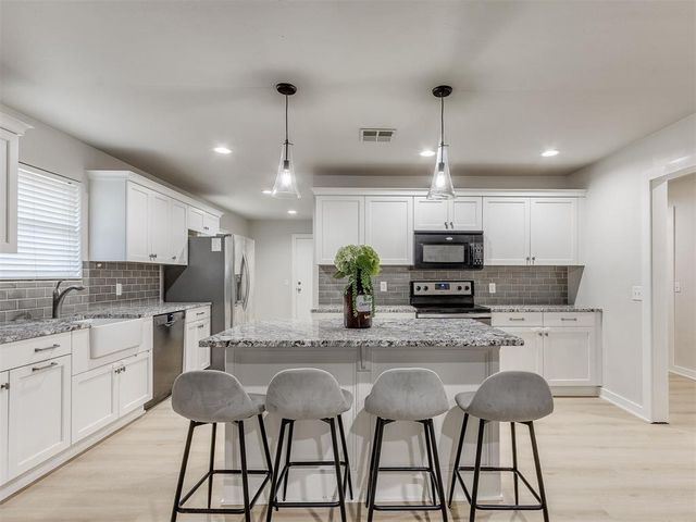 2720 Chaucer Drive, The Village, OK 73120