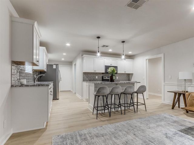 2720 Chaucer Drive, The Village, OK 73120