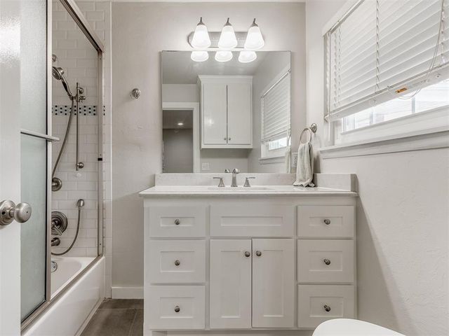 2720 Chaucer Drive, The Village, OK 73120
