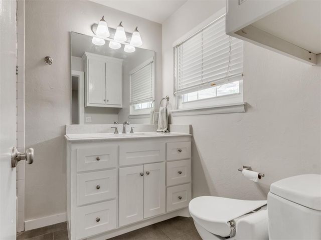 2720 Chaucer Drive, The Village, OK 73120