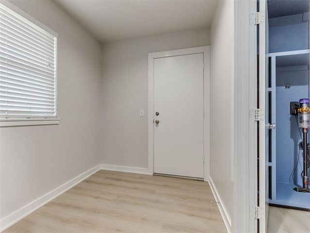 2720 Chaucer Drive, The Village, OK 73120
