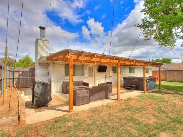 2720 Chaucer Drive, The Village, OK 73120