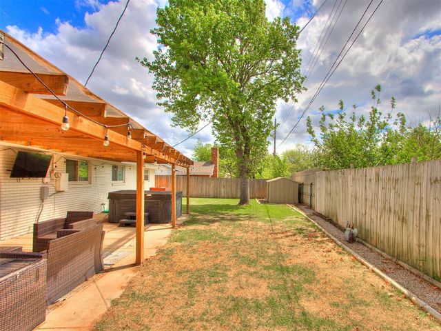 2720 Chaucer Drive, The Village, OK 73120