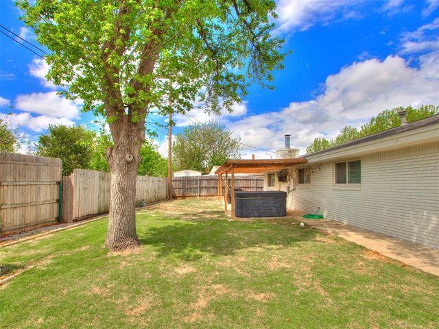 2720 Chaucer Drive, The Village, OK 73120
