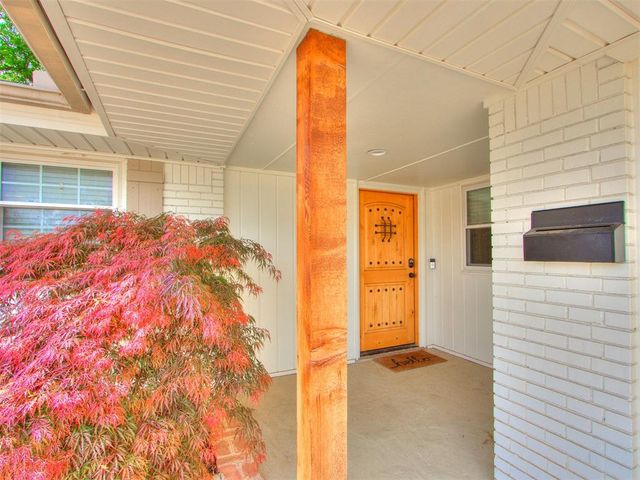 2720 Chaucer Drive, The Village, OK 73120