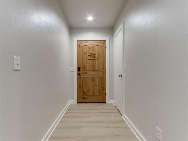 2720 Chaucer Drive, The Village, OK 73120
