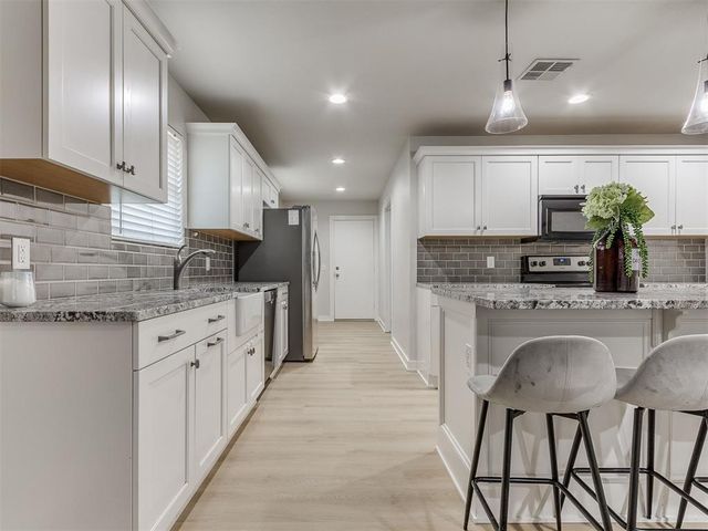 2720 Chaucer Drive, The Village, OK 73120