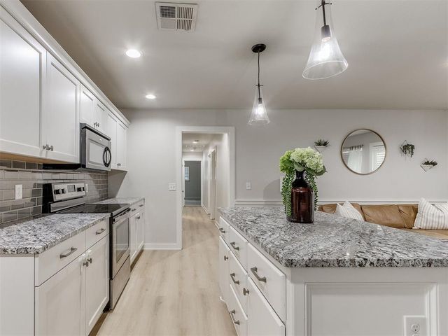 2720 Chaucer Drive, The Village, OK 73120