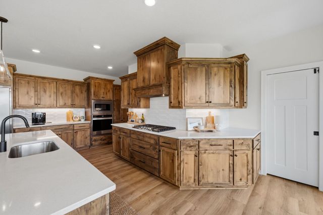7027 182nd Street W, Lakeville, MN 55044