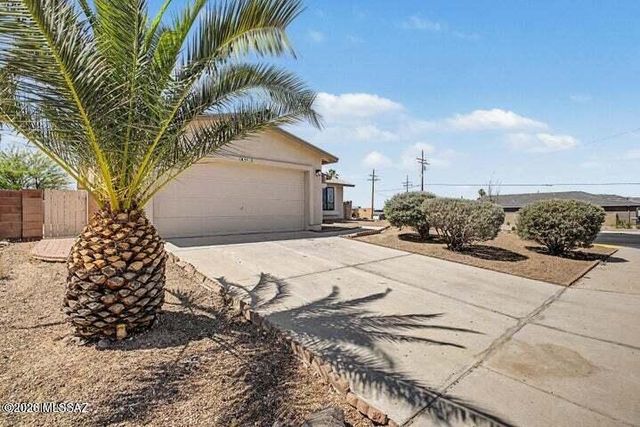 9910 E Gray Hawk Drive, Tucson, AZ 85730
