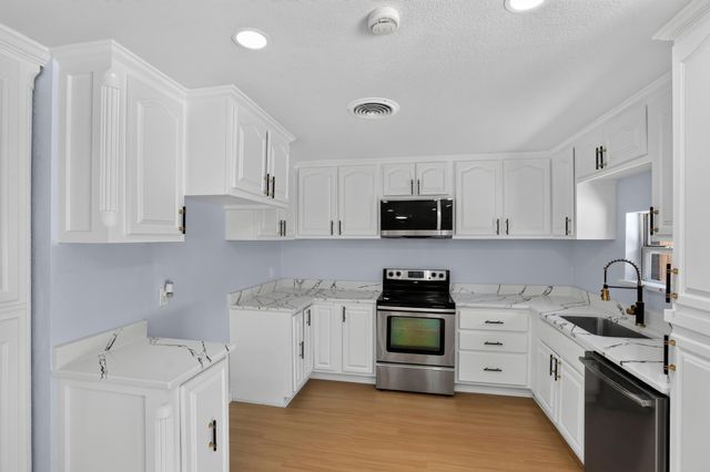 5473 Wayside Avenue, Fort Worth, TX 76134