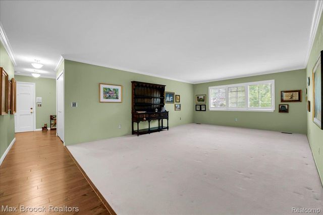 1711 Huntingwood Lane C, Bloomfield Charter Township, MI 48304