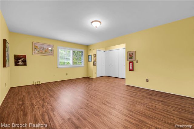 1711 Huntingwood Lane C, Bloomfield Charter Township, MI 48304