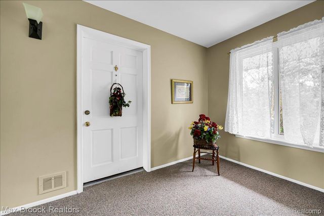 1711 Huntingwood Lane C, Bloomfield Charter Township, MI 48304