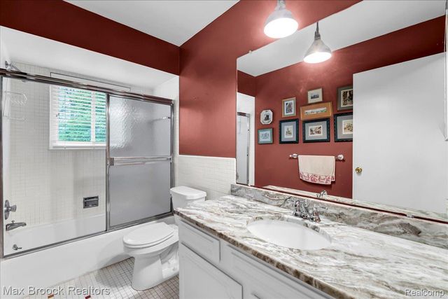 1711 Huntingwood Lane C, Bloomfield Charter Township, MI 48304