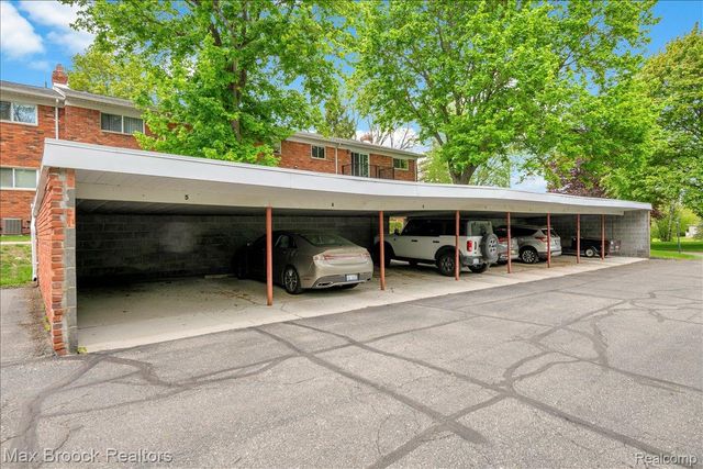 1711 Huntingwood Lane C, Bloomfield Charter Township, MI 48304