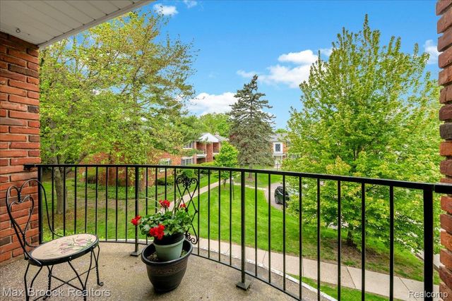 1711 Huntingwood Lane C, Bloomfield Charter Township, MI 48304