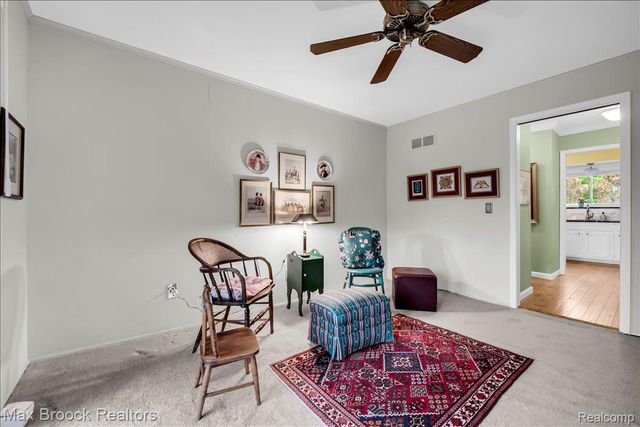 1711 Huntingwood Lane C, Bloomfield Charter Township, MI 48304