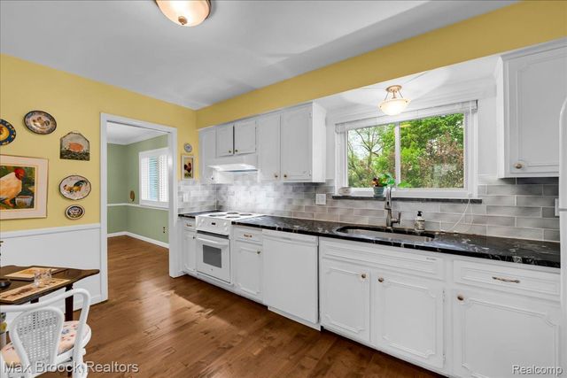 1711 Huntingwood Lane C, Bloomfield Charter Township, MI 48304