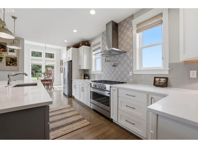 19065 Ne BEAVER Ln, Aurora, OR 97002