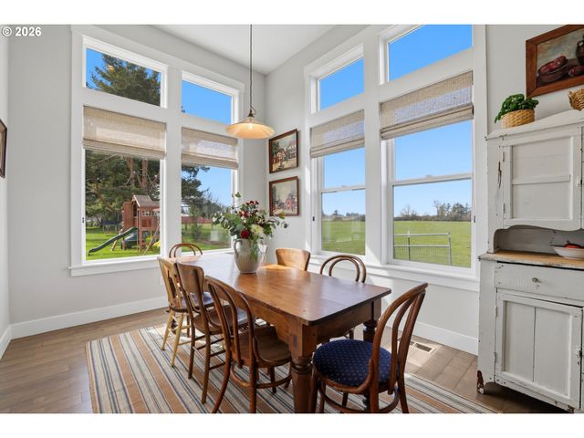 19065 Ne BEAVER Ln, Aurora, OR 97002